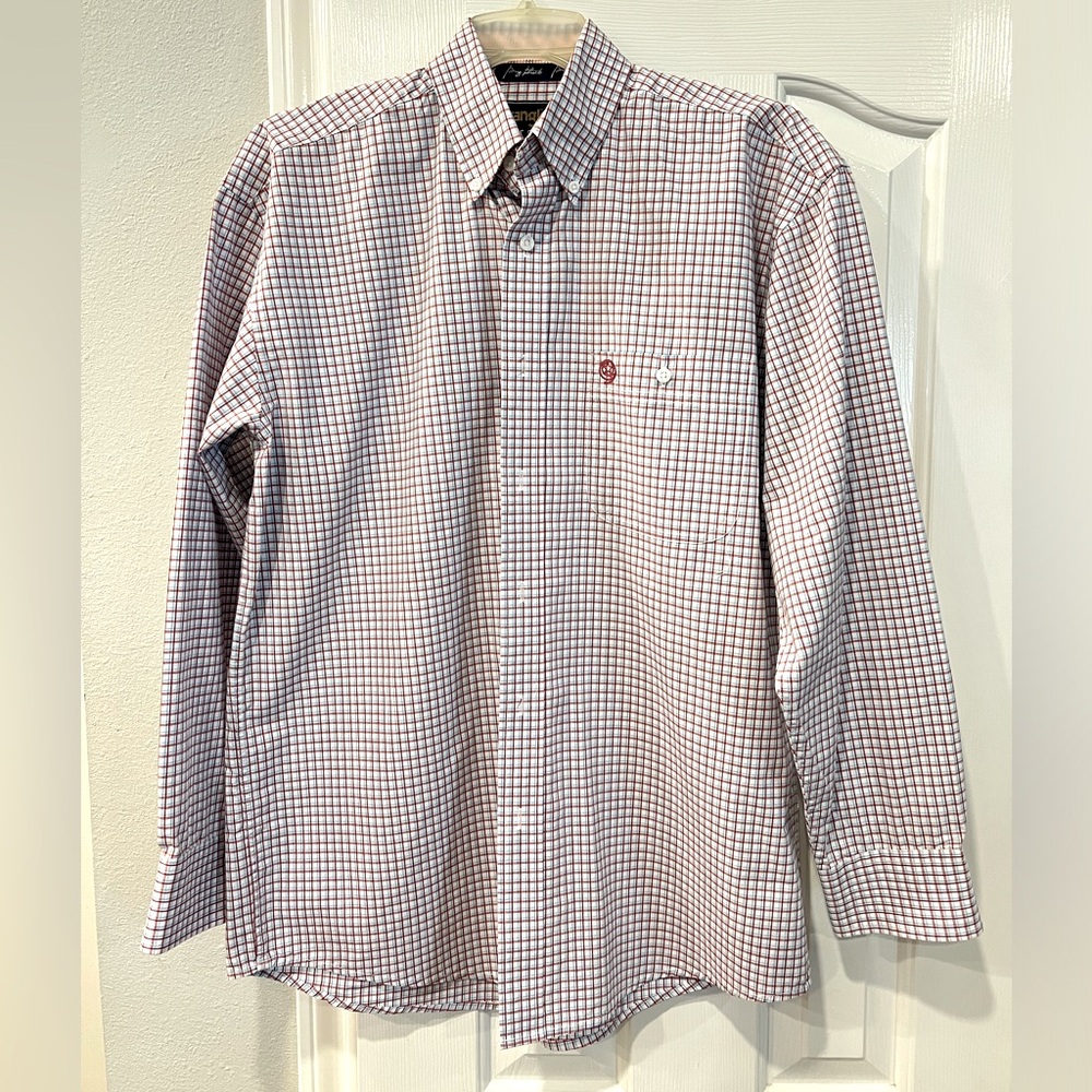 Wrangler George Strait collection men’s shirt. Like new. Size medium long sleeve